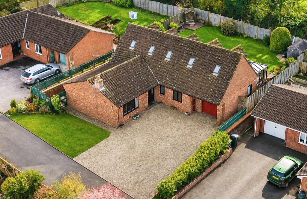 House in Westbury, Leighton Park - More
