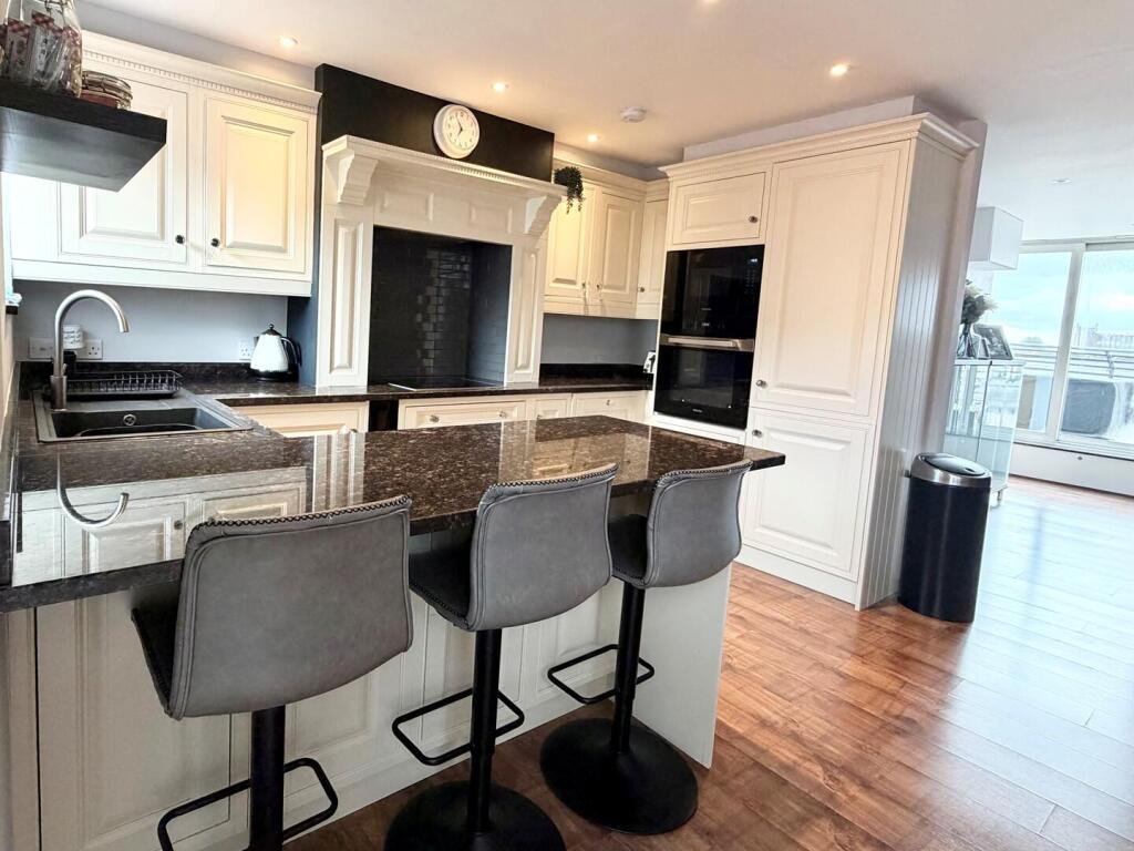 Apartment in Nottingham, Lace Market, St Ann's - View 6
