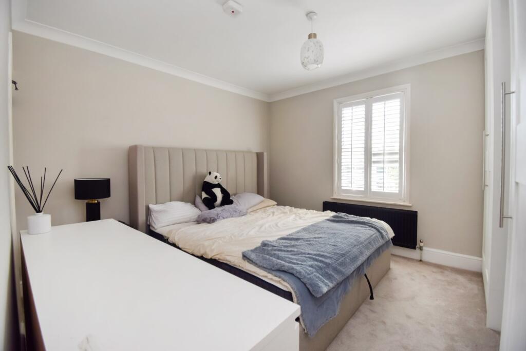 House in Slough, Burnham - More