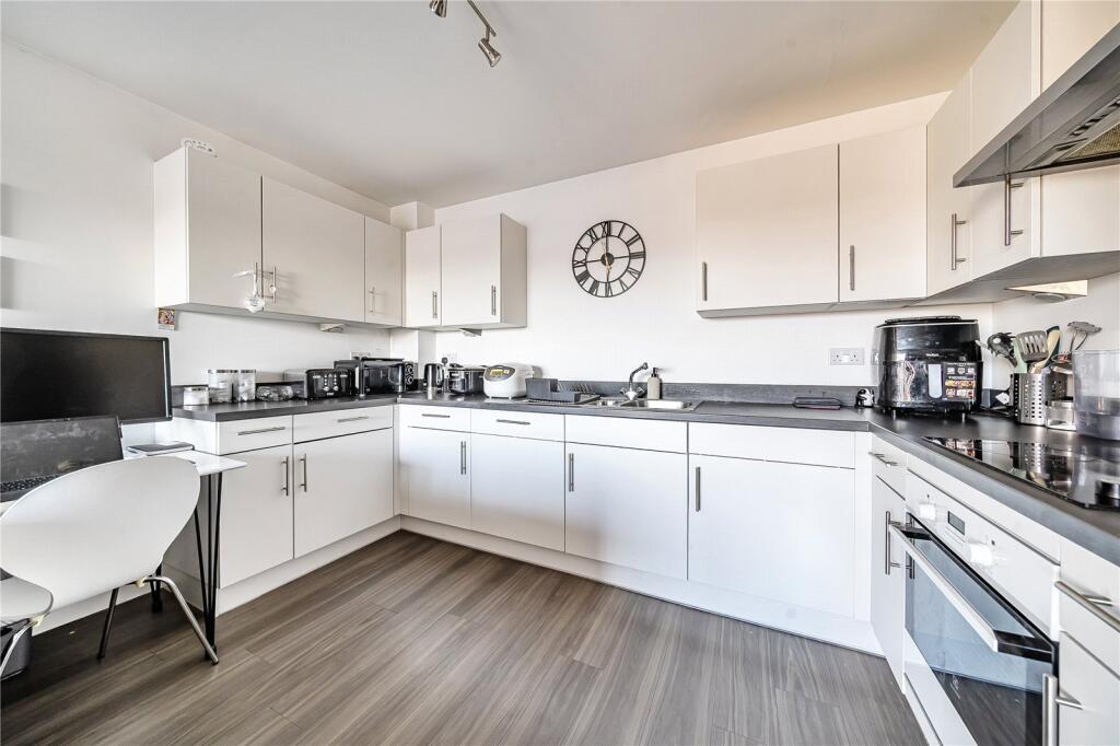 Falcon Way, Bracknell, Berkshire, RG12 photo 3