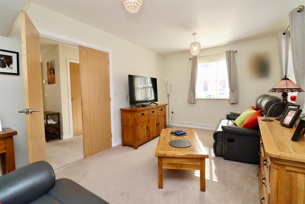 Thurlow Avenue, Pocklington, York photo 4