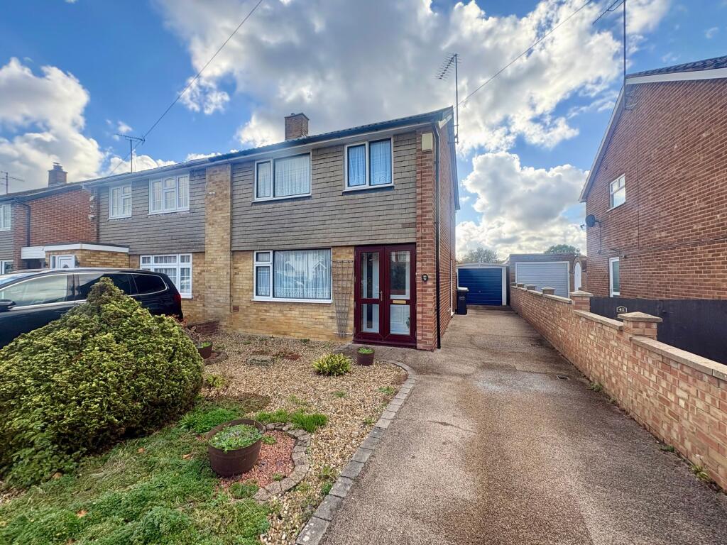 3-bed semi-detached on Bosmore Road, Luton, LU3, £350,000