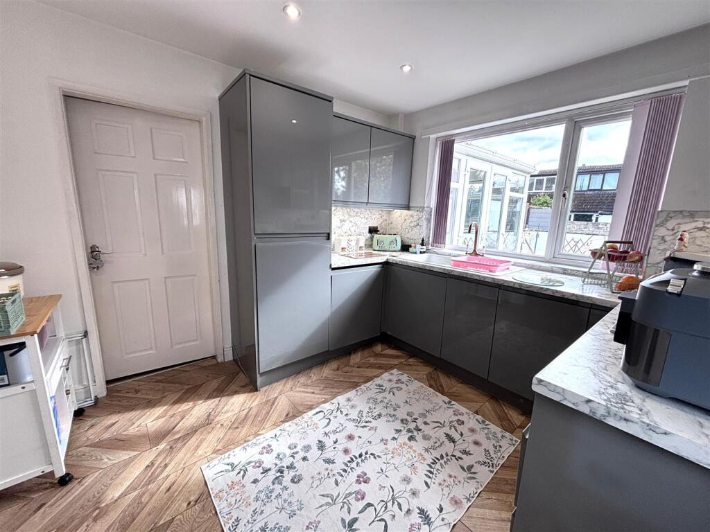 Halifax Road, Brighouse HD6 photo 4