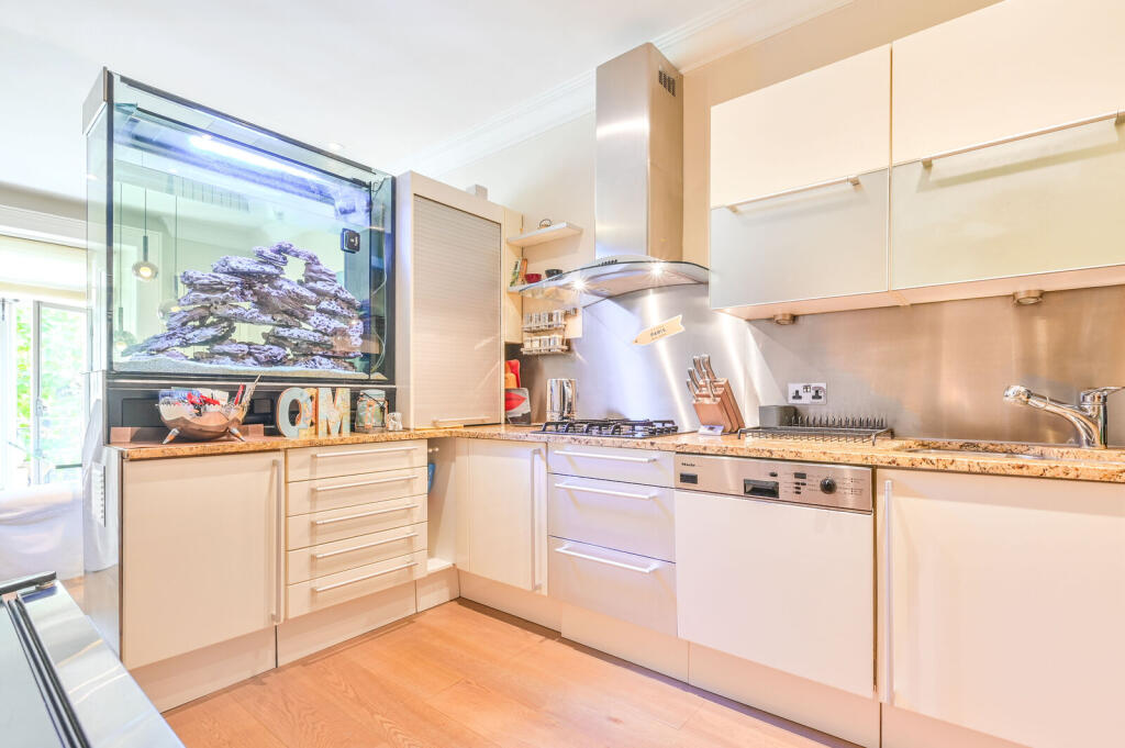 Apartment in London - More