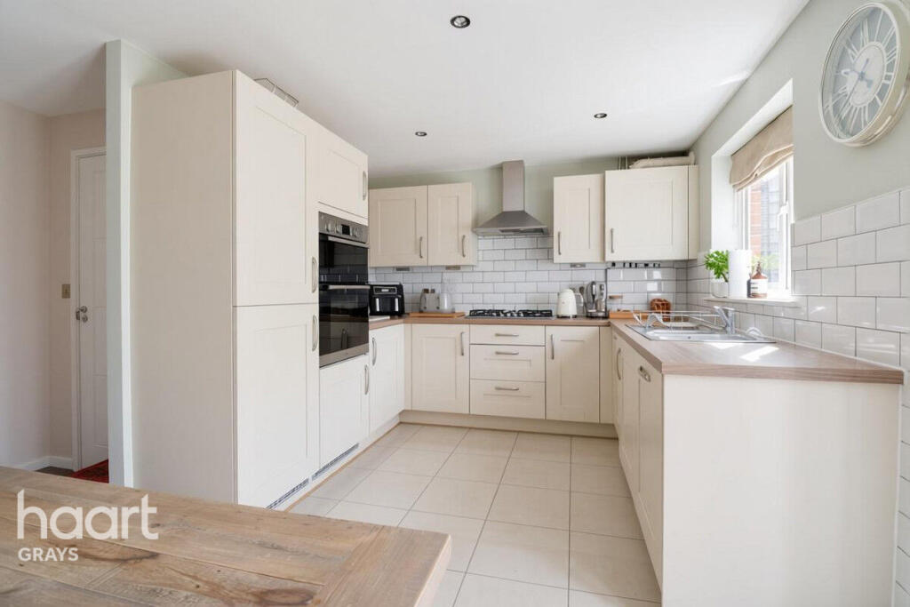 House in Thurrock, Essex - View 3