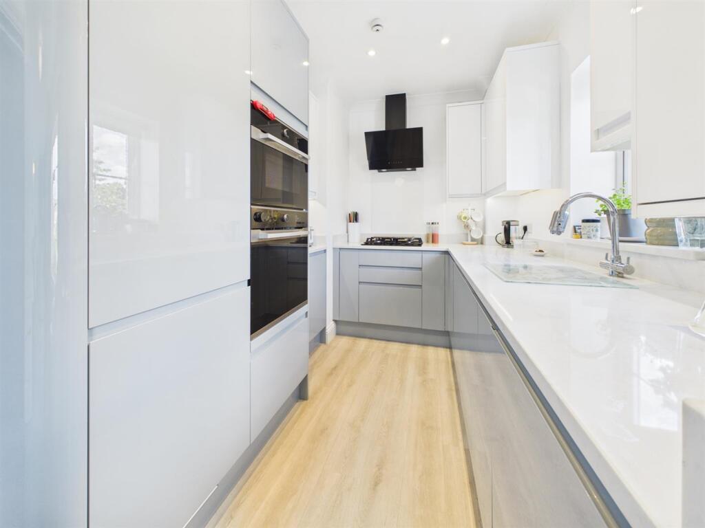 Apartment in Reading - View 4