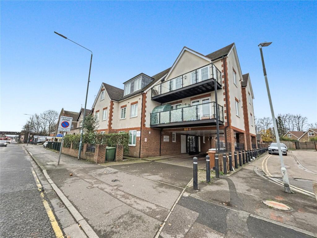 2-bed flat on Bellegrove Road, Welling, Kent, DA16, £310,000