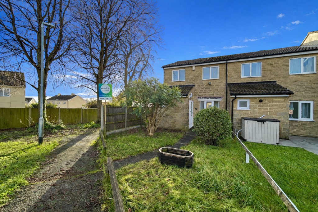 3-bed terraced on Larkspur Crescent, Yeovil, BA21, £185,000