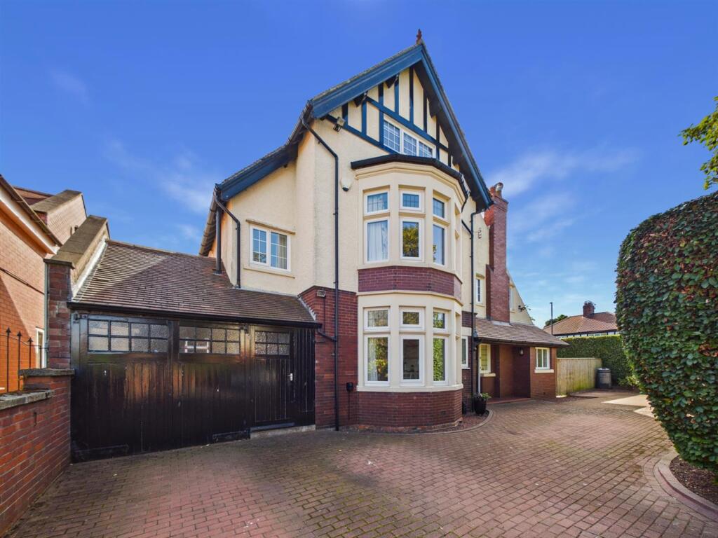Main image of property: 42 St. Georges Crescent, Monkseaton