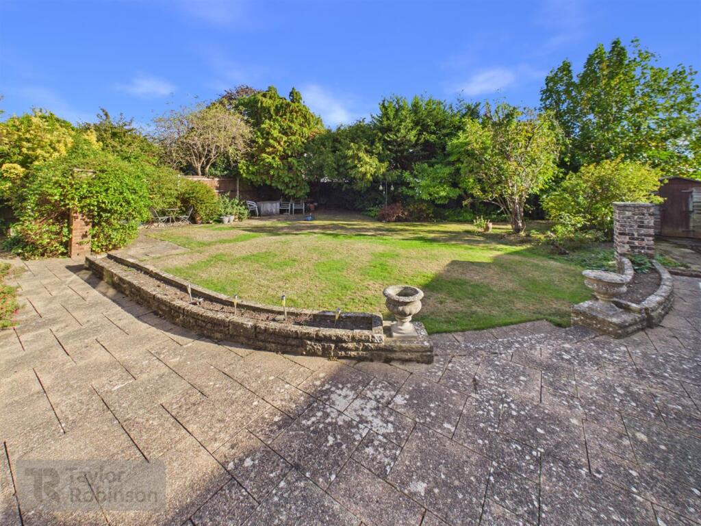 House in Crawley, Southgate - More