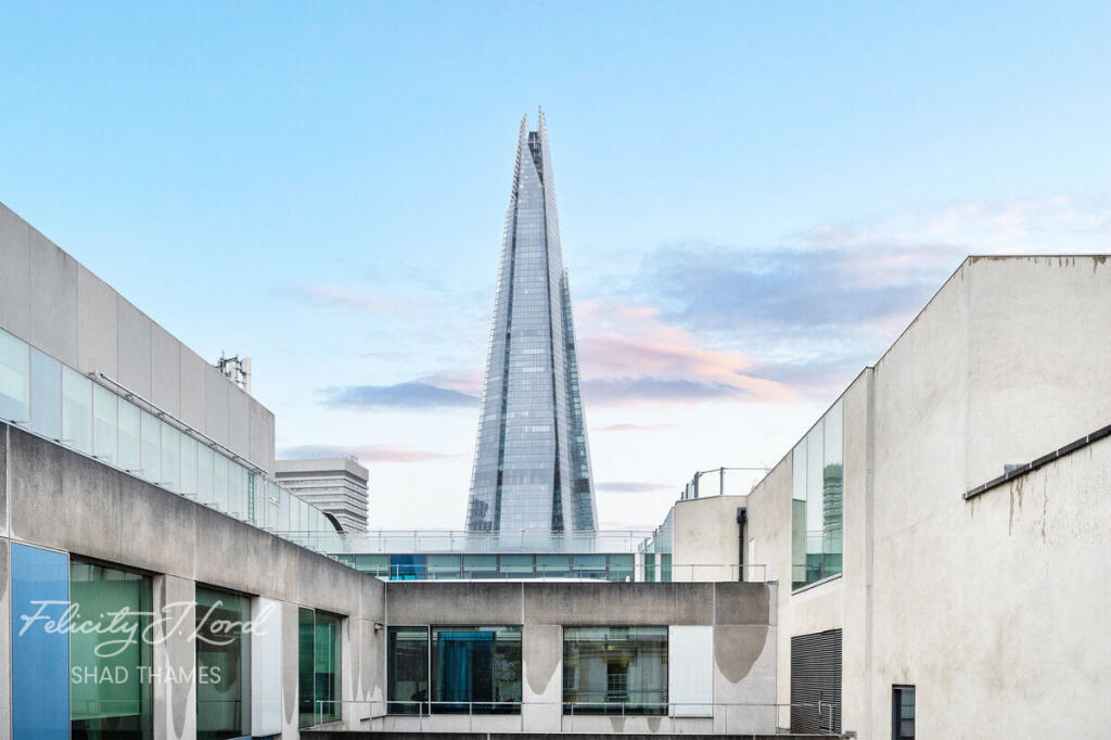 Apartment in London, St Olave's Estate, The Borough - View 3
