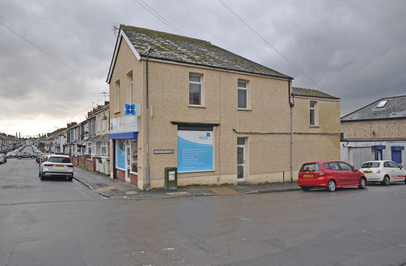 Main image of property: Spacious Apartment, Durham Road, Newport