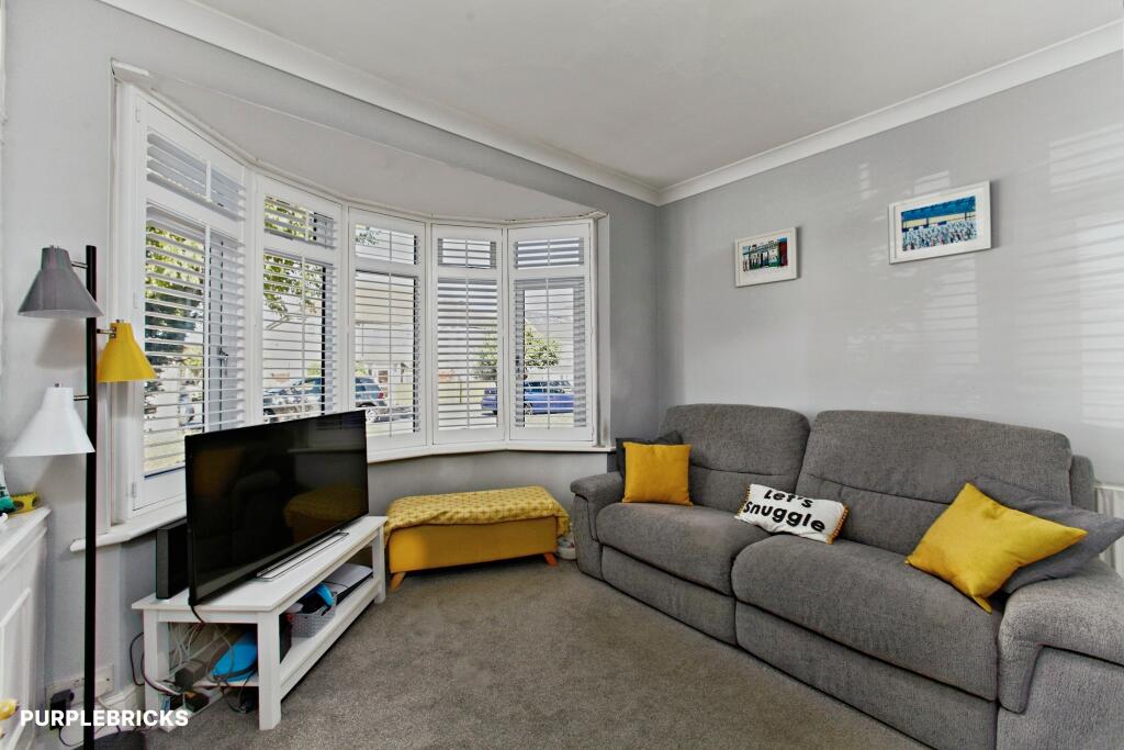 House in Sutton - More