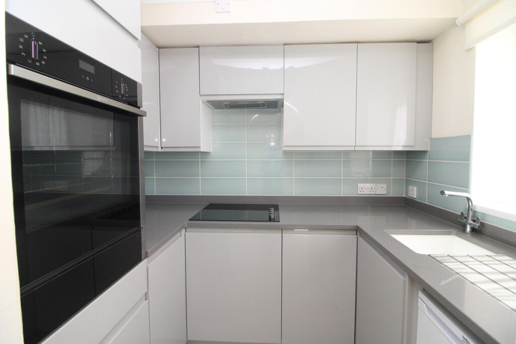 Apartment in Hove, Brighton and Hove - View 4
