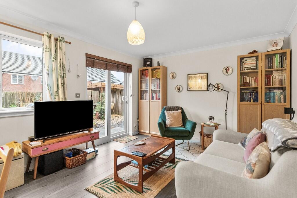 39 Mccowan Crescent, Kinnaird Village, Larbert, Stirlingshire, FK5 4XH photo 2