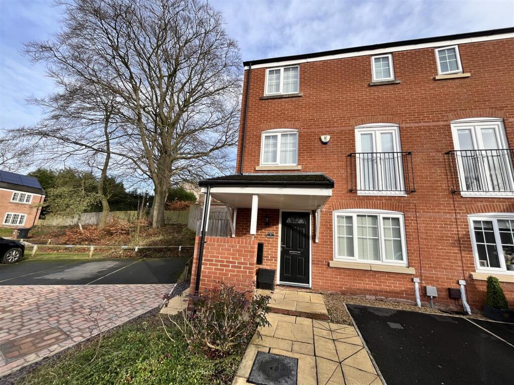 4-bed house on Holly Close, Stalybridge, £345,000