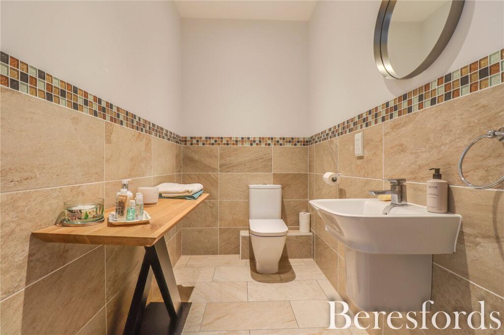 House in Uttlesford, Great Dunmow - More
