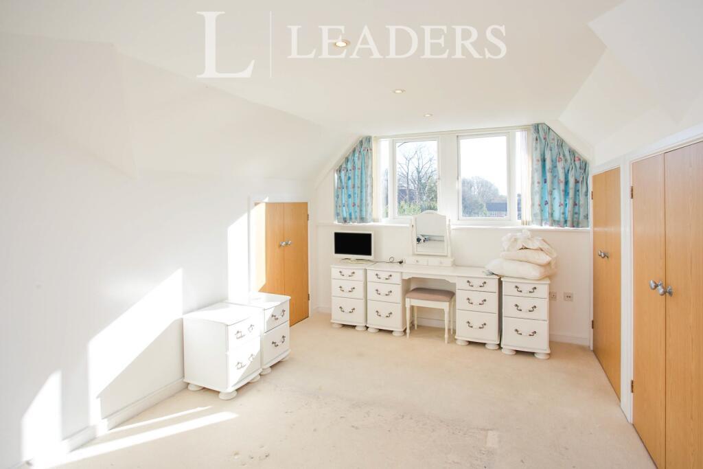 Apartment in Southampton - View 5