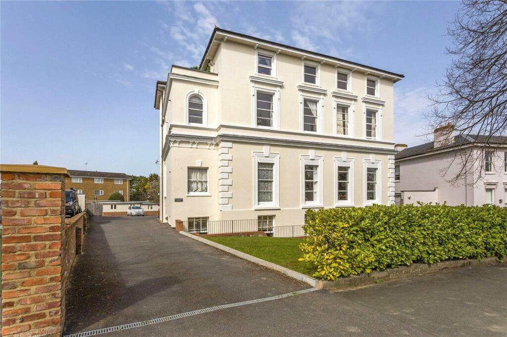 Gl50 1lr 2 bedroom apartment for sale in Parabola Road, Cheltenham, GL50