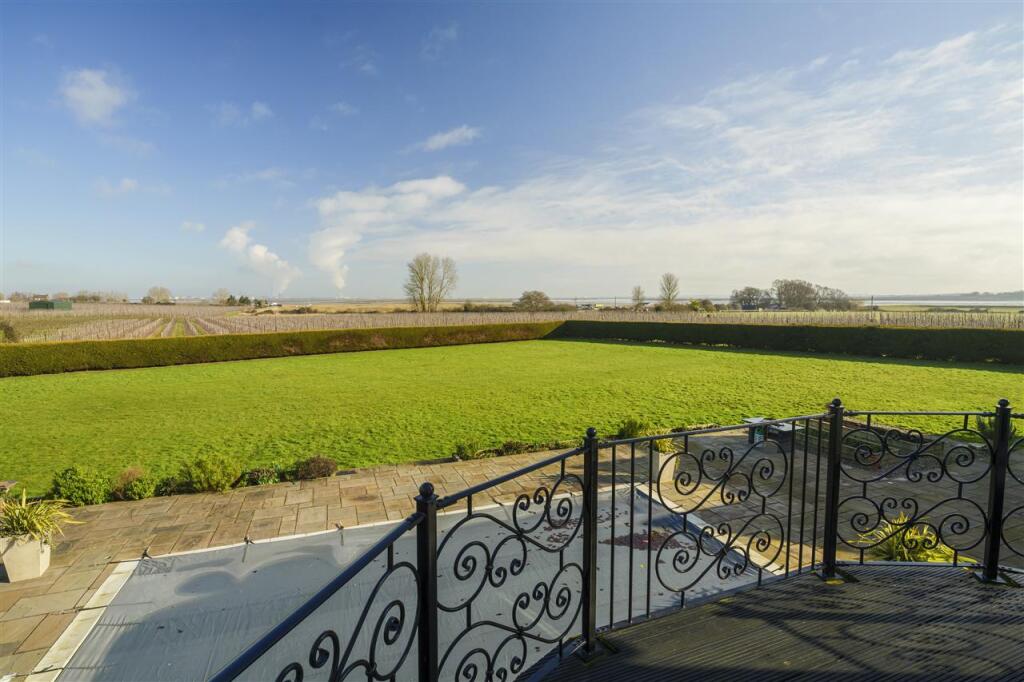 Twinney Acre, Susans Lane, Upchurch photo 2