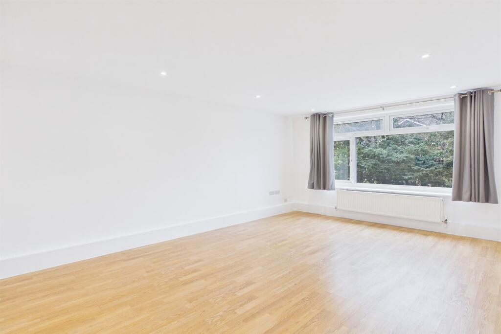 Main image of property: The Avenue, Worcester Park, KT4