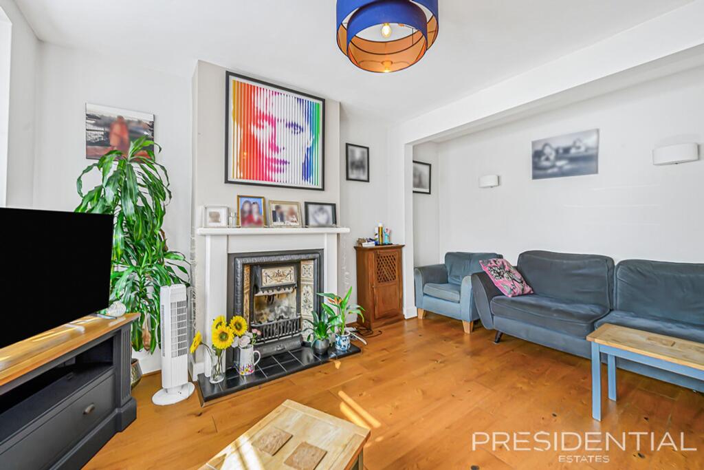 House in Epping Forest, Loughton - More