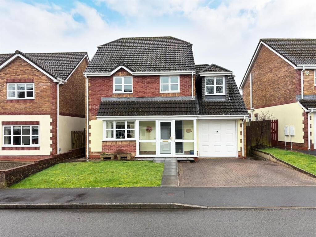 Main image of property: Maes Yr Efail, Llangennech, Llanelli