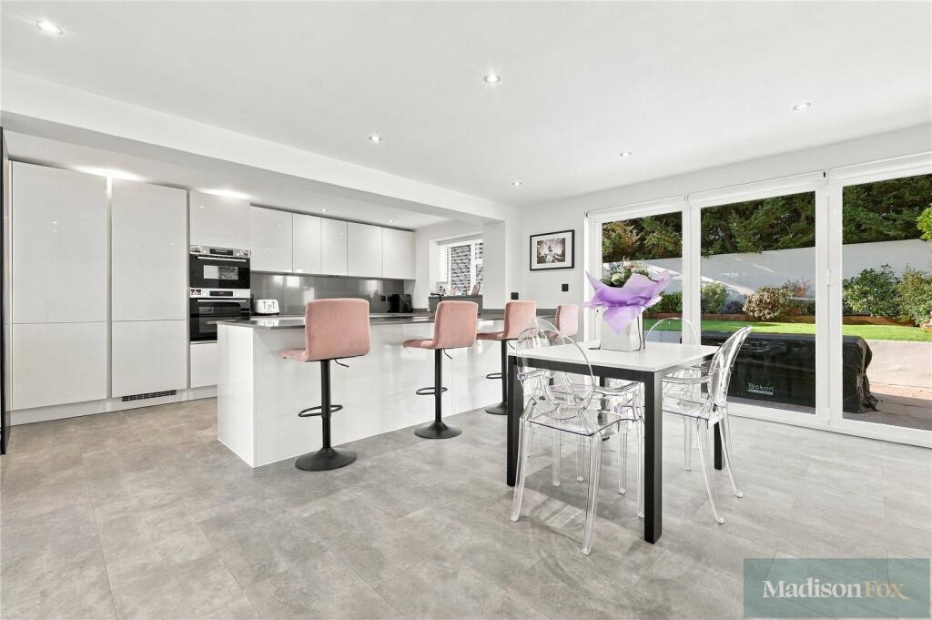 Maypole Drive, Chigwell, Essex, IG7 photo 4