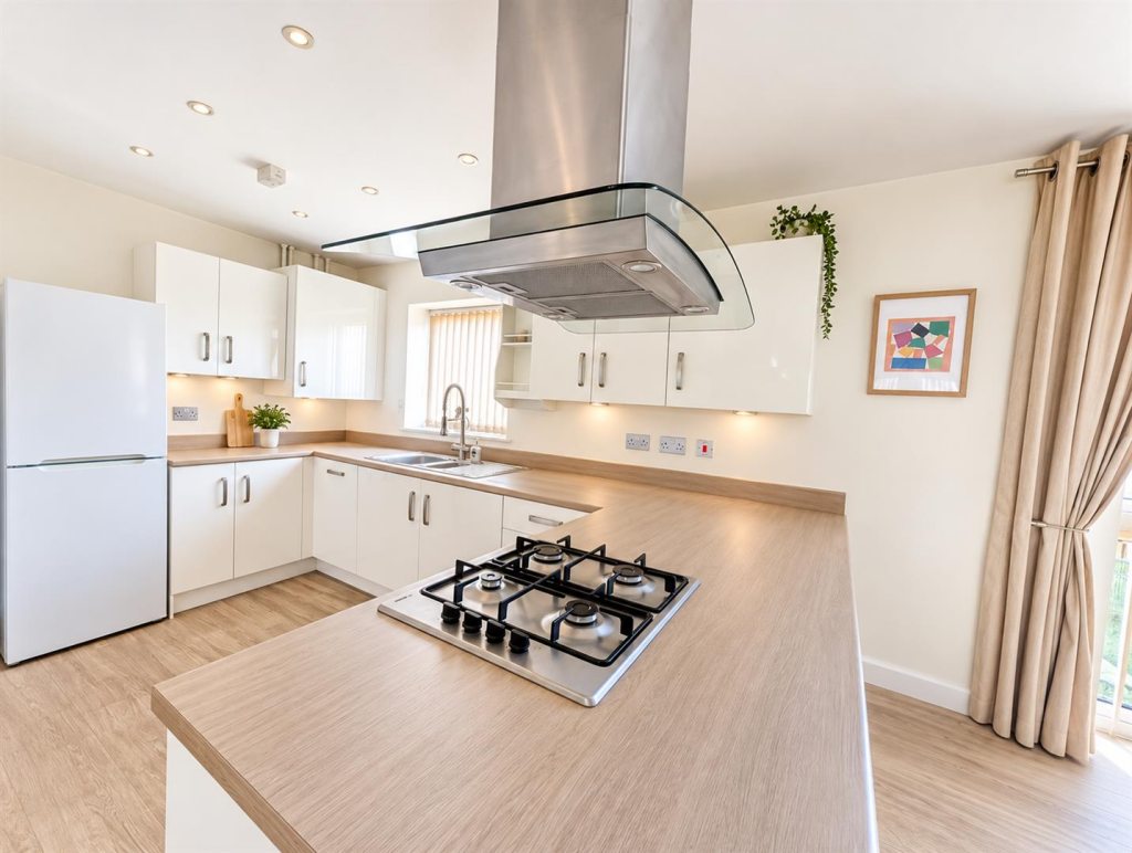 Apartment in Southampton, Harefield - View 5