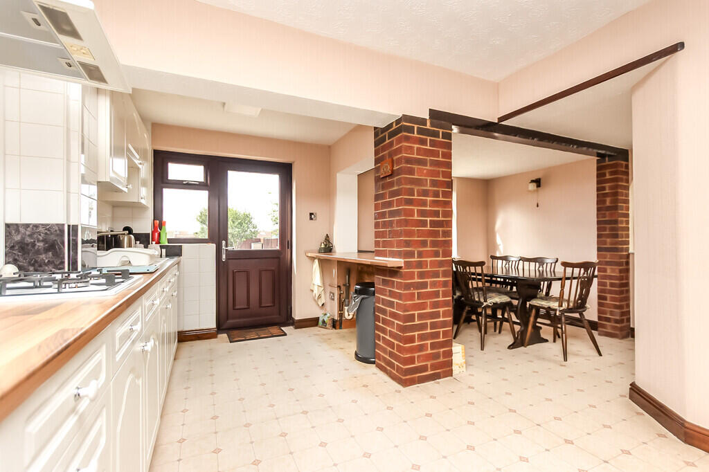 House in Wellingborough, Burrow's Bush - View 5