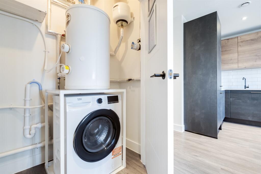 Additional image 10 of Cardigan Wharf, Glasswater Locks,B4