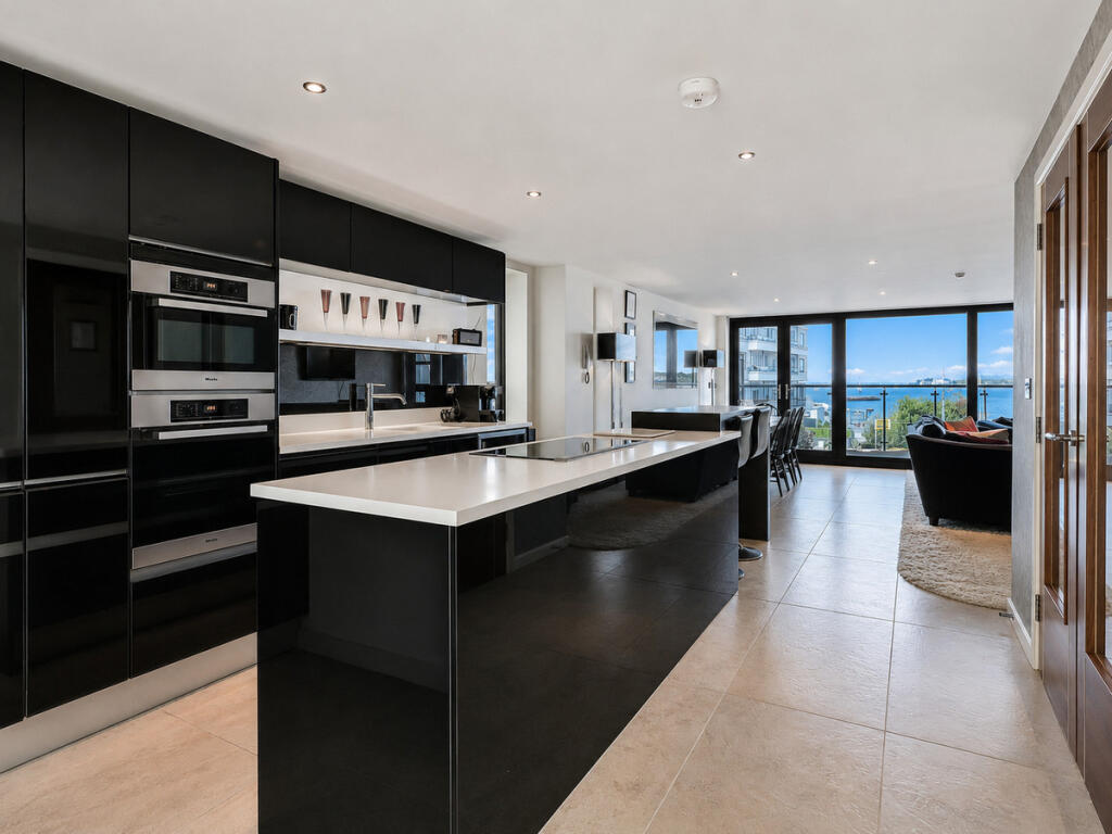 House in Poole, Canford Cliffs - View 3