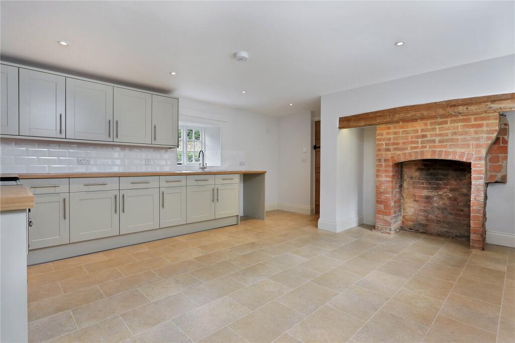 House in Northampton - View 3