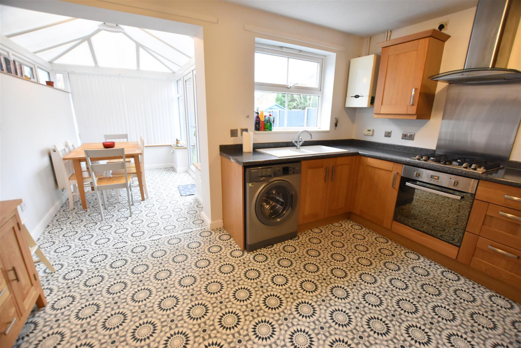 Vincent Road, Scartho Top, Scartho, Grimsby photo 3