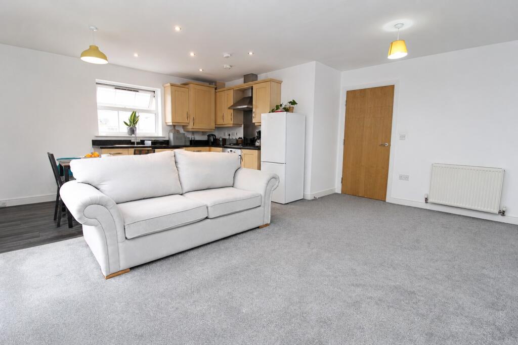 Apartment in Kingston upon Hull, Bransholme - More