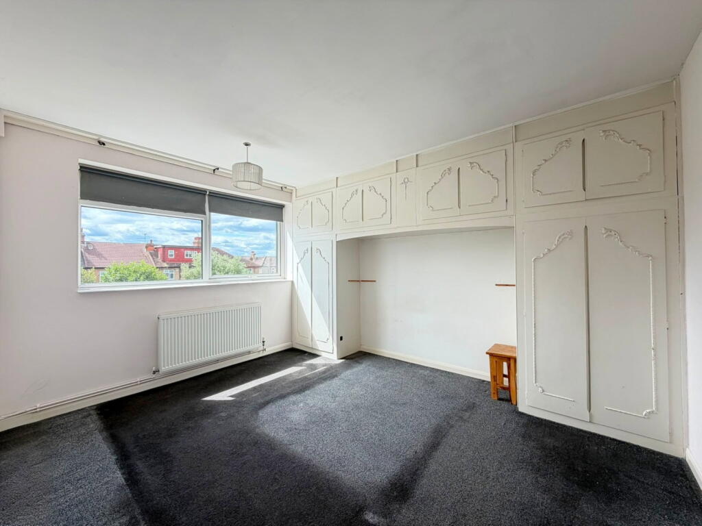 Apartment in Ilford - More