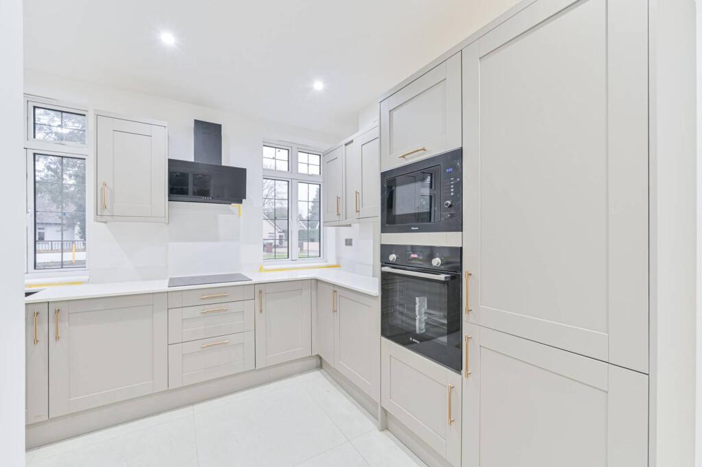 Main image of property: Kingswood Way, Sanderstead, South Croydon, CR2