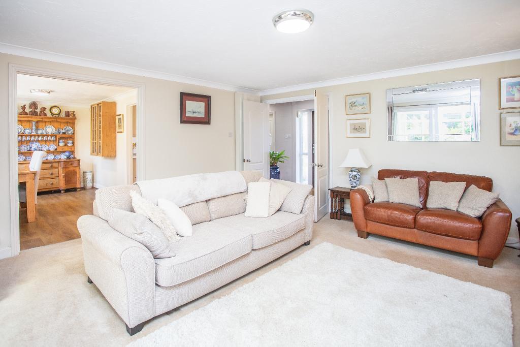 Hawthorne Close, Heathfield, East Sussex, TN21 8HP photo 2