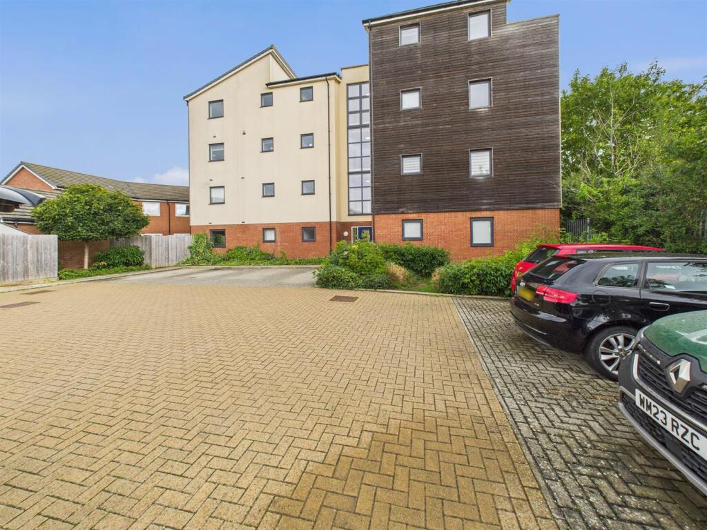 Main image of property: Quercetum Close, Aylesbury, Buckinghamshire