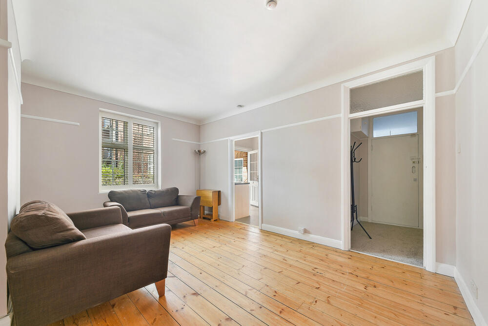 Main image of property: Richmond Road, SW20: 1 bed 1 rec 1 bath