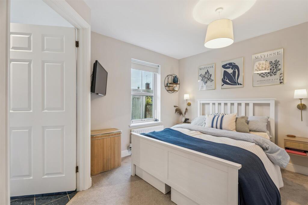 Gilbert Mews, Leighton Buzzard, Bedfordshire photo 3