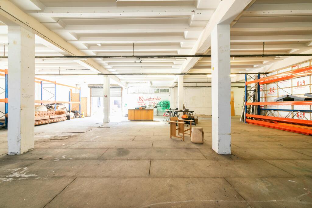 Unit 5 Queens Yard -5.jpg