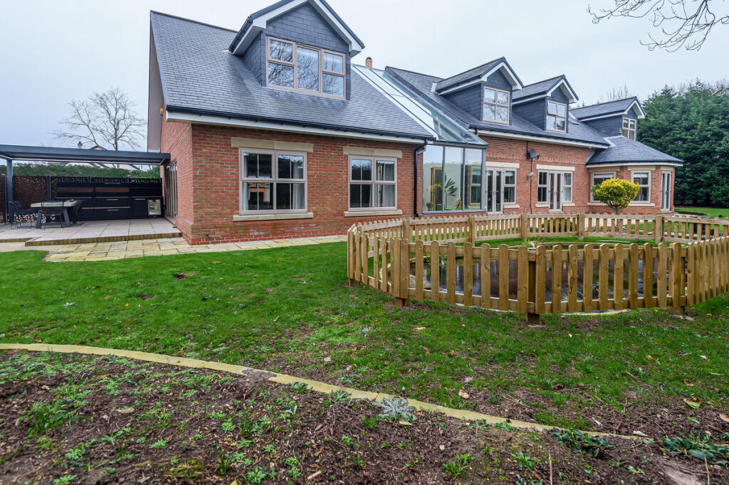 Village Road, Yarm, TS15 photo 2
