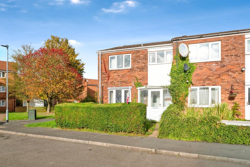 3-bed terraced on Chestnut Grove, Grantham, £160,000