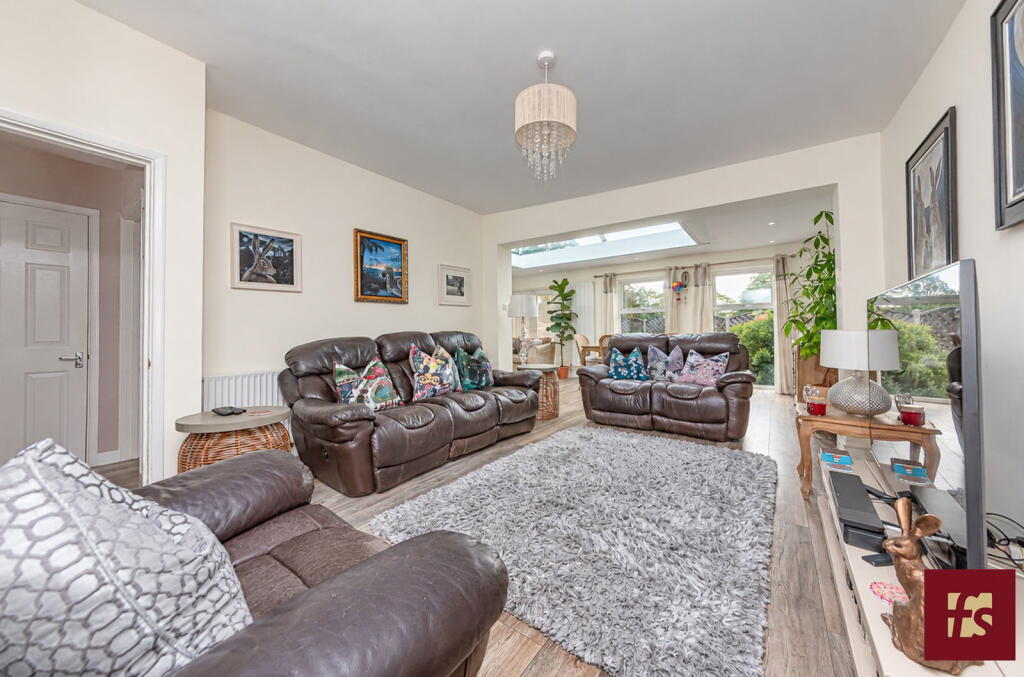 House in Bracknell, Hanworth - More