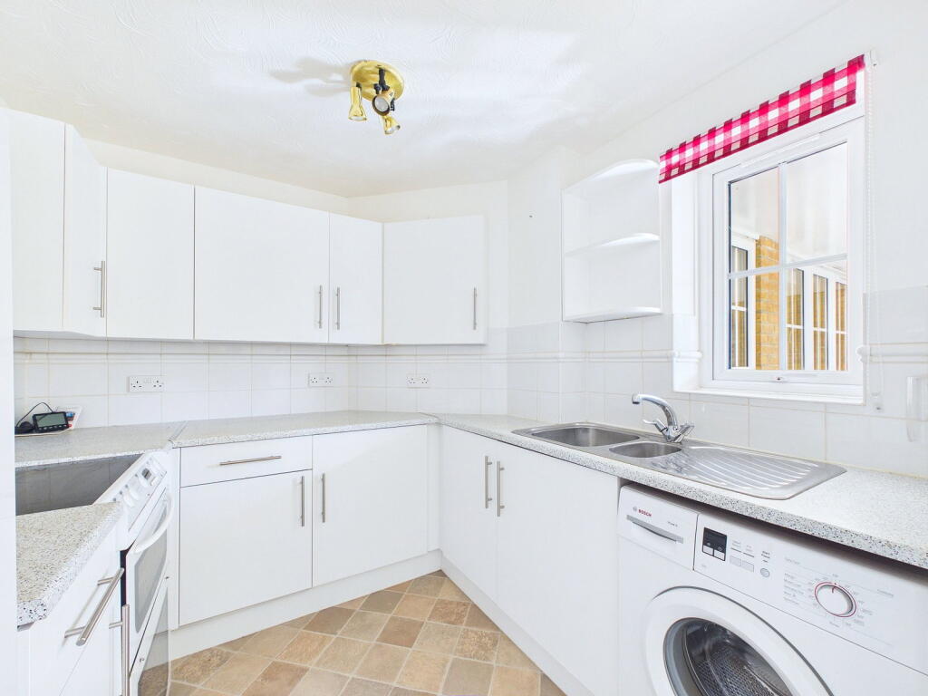 Apartment in Watford - View 4
