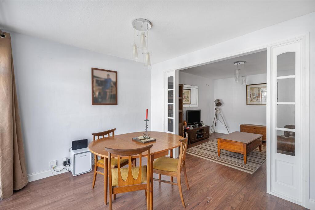 Apartment in Harpenden, Batford - More