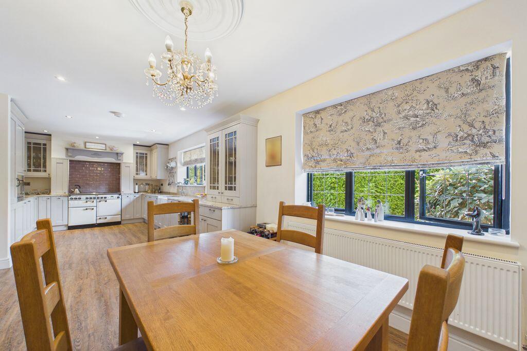 House in Kingston upon Thames - More