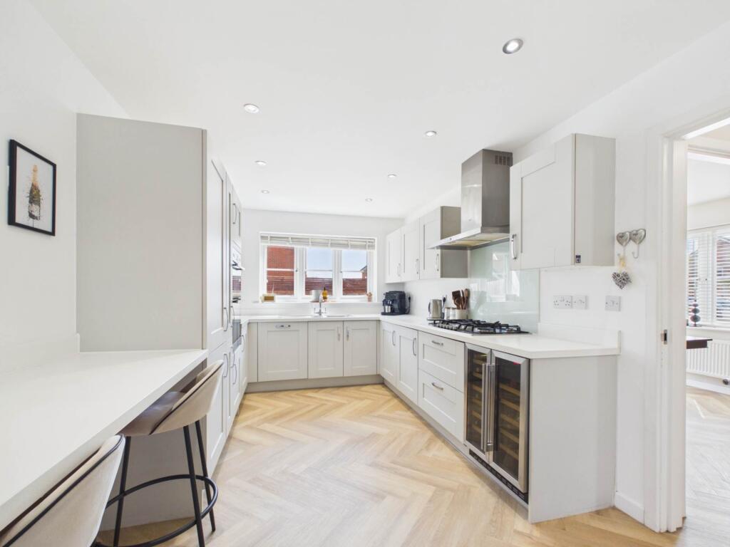 House in Aylesbury, Berryfields - More