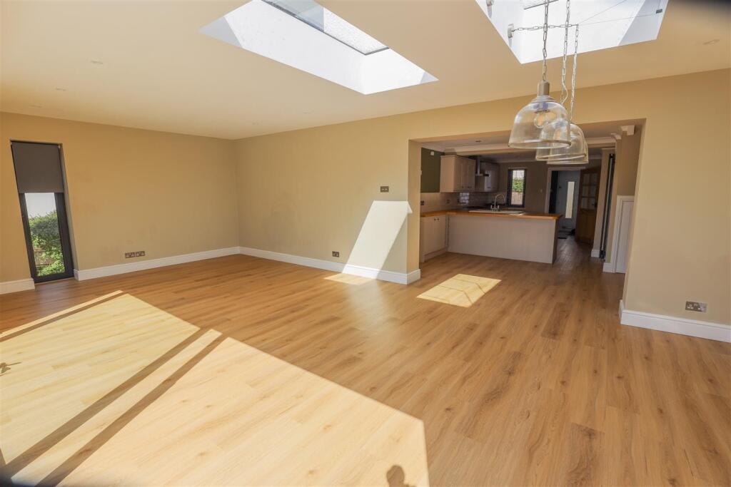 House in Cowbridge, Llanblethian - View 5